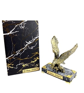 Premium İsimli Özel Ofis Seti - Mermer Tasarımlı Defter ve Kaideli Gold Kartal Heykeli (Model 2)