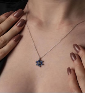 Mavi Taş Detaylı Kar Tanesi Gümüş Kolye (Rose - Gümüş)