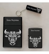 Boğa Desenli Kişiye Özel İsimli Çakmak,Metal Tabaka ve Anahtarlık Seti - 3'lü Hediye Set (Siyah)