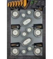 Cooker Siyah-Beyaz Renk Porselen Kahvaltı Seti 14 Parça (Çok Renkli)