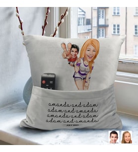 BK Gift Kişiye Özel Sevgililer Karikatür Tasarımlı Organizer Kumanda ve Atıştırmalık Cepli Gri Kırlent Yastık-30 Arkadaşa Hediye, Cepli Yastık