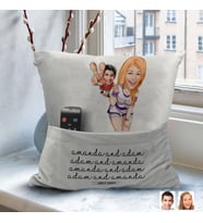 BK Gift Kişiye Özel Sevgililer Karikatür Tasarımlı Organizer Kumanda ve Atıştırmalık Cepli Gri Kırlent Yastık-30 Arkadaşa Hediye, Cepli Yastık