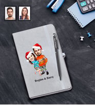 Kişiye Özel Yılbaşı Sevgili Karikatürlü Gri Defter Kalem Hediye Seti Model-7