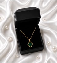 IŞIKLI KUTU) 925 Ayar Gümüş 18 ayar Gold Kaplama Taşlı Yonca Kolye