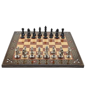 GiftHome Premium Black Metal Klasik Satranç Takımı ve El İmali Masif Ahşap DÜZ (Gül) Tahtası (45X45X2 cm.)