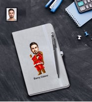 Kişiye Özel Yılbaşı Erkek Karikatürlü Gri Defter Kalem Hediye Seti Model-14