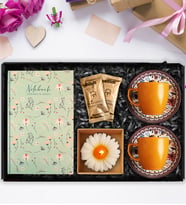 İkili Desenli Fincan & Tasarım Defter & Papatya Mum & Türk Kahvesi Hediye Seti