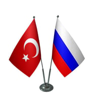 Masa Üstü Rusya Bayrağı Türk Bayrağı İkili Krom Direk Masa Bayrak Seti