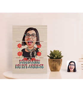 BK Gift Kişiye Özel Dünyanın En İyi Annesi Karikatürlü Otantik Masaüstü Ahşap Palet Çerçeve-1 (Beyaz)