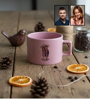 Kişiye Özel Karikatürlü Yürüş Yapan Romantik Sevgililer Lüks Pastel Fincan Sevgililer Günü Hediyesi