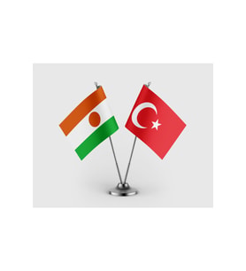 Nijer ve Türk Bayrağı İkili Saten Masa Bayrağı Takımı