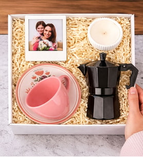 Kadınlara Özel Fotoğraflı Çerçeve Mum Moka Pot Ve Fincan Seti
