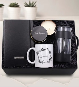 Kişiye Özel Siyah Defter & Metal Kutulu Mum & Tasarım Kupa & Siyah French Press Hediye Seti