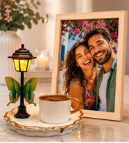 Kişiye Özel Fotoğraflı Ahşap Çerçeve ve Sokak Lambalı Premium Kahve Fincanı
