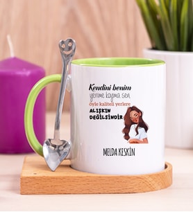 Kişiye Özel Alışıkın Değilsindir Tasarım Esprili Ahşap Altlıklı Yeşil Kupa Bardak