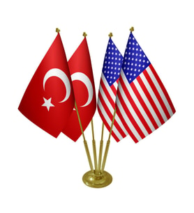 Masa Üstü ABD Amerika Bayrağı Türk Bayrağı Dörtlü Pirinç Direk Masa Bayrak Seti