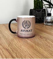 Kişiye Özel Karikatürlü Erkek Avukat Kupa Bardak Avukatlar Günü Hediyesi