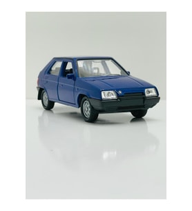 Welly 1:36 Skoda Favorit DieCast Çek Bırak Model Metal Araba