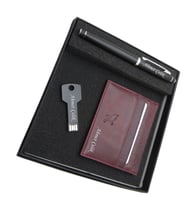 Signator D400 İsme Özel Set - Deri Kartlık + 32 Gb. Anahtar Usb Bellek  + Kalem Seti  İsme Özel Hediyelik Set (Karışık)