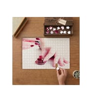 Tırnaklarına Oje Süren Kadın Tasarımı 240 parça Ahşap Puzzle Ahşap Kutuda MP03567