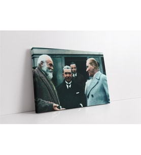 Atatürk Vatandaşı Dinlerken
