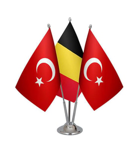 Masa Üstü Belçika Bayrağı Türk Bayrağı Üçlü Krom Direk Masa Bayrak Seti