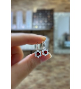 Gümüş çiçek model kırmızı taşlı Çocuk küpesi