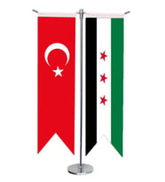 Masa Üstü Kırlangıç Özgür Suriye Ordusu Bayrağı Türk Bayrağı + Krom T Direk Masa Bayrak Seti