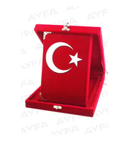 KADİFE BAYRAK MÜHÜRLÜ ORTA BOY PLAKETLİ KADİFE KURANI KERİM - AYFA 