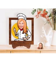 BK Gift Kişiye Özel Kadın Chef Karikatürlü Ahşap Standlı 3D Biblo-12 (Beyaz)