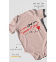 Annem Süper Ama Teyzem Bi Tane Baskılı Bebek Zıbını – Çıtçıtlı Body 8 Renk  %100 Pamuk Kısa Kol (Pastel Pembe)