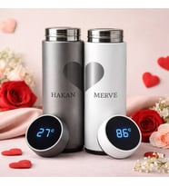 BK Gift Kişiye Özel Çift Sevgili Tasarımlı Filtreli Dijital Göstergeli Gümüş&Beyaz 2'li Çelik Termos -12, Sevgiliye Hediye, Sevgililer Günü Hediyesi