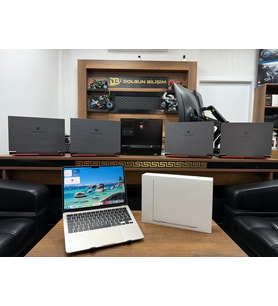 Apple MacBook Air M5 16GB 512GB 13.6" MDHA4TU/A Notebook (İKİNCİ EL)