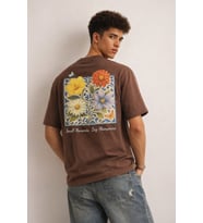 Erkek Floral Baskılı Tişört – Oversize Fit, Sırt Desenli “Small Moments Big Memories”