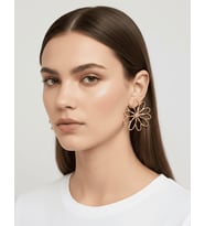 Zamak Pirinç Kaplama, Çelik Uçlu Altın Renk Büyük Çiçek Desenli Kadın Küpe 🌟