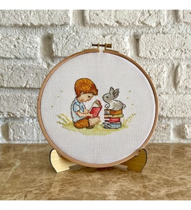 Seretamin Handmade Kitap Okuyan Çocuk Kanaviçe Nakışlı Duvar Süsü