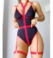 Arkası Çapraz Dekolteli Siyah Kırmızı Bodysuit Jartiyer Takım -1045 (Siyah-Kırmızı)
