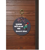 Kapı Süsü Demirel Ailesi İçeride Mutluluk Var Ahşap Baskı Kişiye Özel Tasarım