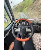 DİKİŞLİ DİREKSİYON KILIFI TABA / SİYAH DERİ SİYAH DİKİŞLİ F.ORD CARGO 3536 4136 İÇİN