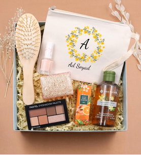 Kişiye Özel Ham Bez Çanta & Kabak Lifli Sabun & Ahşap Tarak & Pastel Far Paleti & Pastel Oje & Eyüp Sabri Tuncer Mini Kolonya & Yves Rocher Duş Jeli Hediye Seti