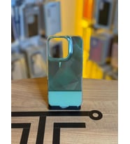 iPhone 16 Pro Uyumlu Kristal Görünümlü Geometrik Desenli Parlak Kılıf (Açık Yeşil)
