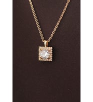 Gold Renk Zirkon Taşlı Kare Kolye