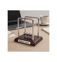 Masaüstü Ofis Şık Dekoratif Hediye İsim Yazılı Kişiye Özel Newton Sarkaçı Metal Denge Topu Küçük Boy (Çok Renkli)