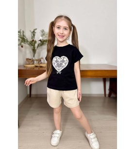 Kız Çocuk Göğsünde Dantel İşleme Kalp Detaylı Siyah T-Shirt Beli Lastikli Şortlu