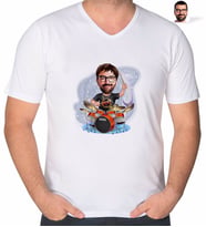 BK Gift Kişiye Özel Erkek Baterist Karikatürlü V Yaka Tişört-1 (Beyaz)