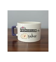 Prensesler De Nah Çeker Baskılı Mor Kulplu Kare Kupa - Komik Hediye Bardak Fincan Mug