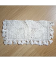 EL İŞLEMESİ BEYAZ DANTEL,KENARI PÜSKÜLLÜ SEHPA ÖRTÜSÜ 31x33cm