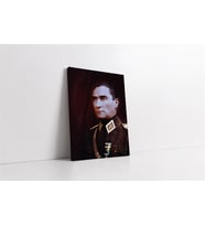 Atatürk Askeri Kıyafetli