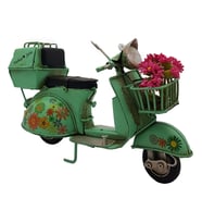 Kişiye Özel Dekoratif El Yapımı Sepetli Vespa Scooter Metal Biblo