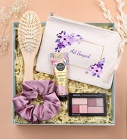 Kişiye Özel Ham Bez El Çantası & Ahşap Tarak & Eyüp Sabri Tuncer El ve Vücut Kremi & Saten Toka & Pastel Far Paleti Hediye Seti (Model 2)